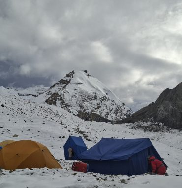 https://www.nativeeverest.com.np/wp-content/uploads/2020/12/Saribung-Bsecamp-370x383.jpg