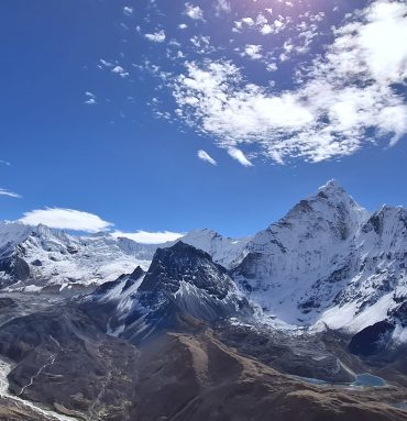 https://www.nativeeverest.com.np/wp-content/uploads/2023/01/Vew-from-Nagatong-to-Amadablam-370x383.jpg